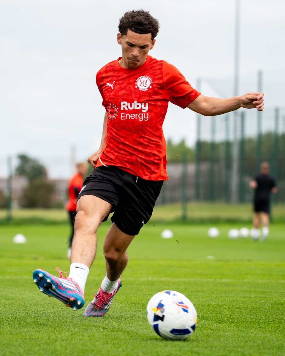 AcademyFTFC's tweet image. The balls are out at HQ for the U21s ⚽️