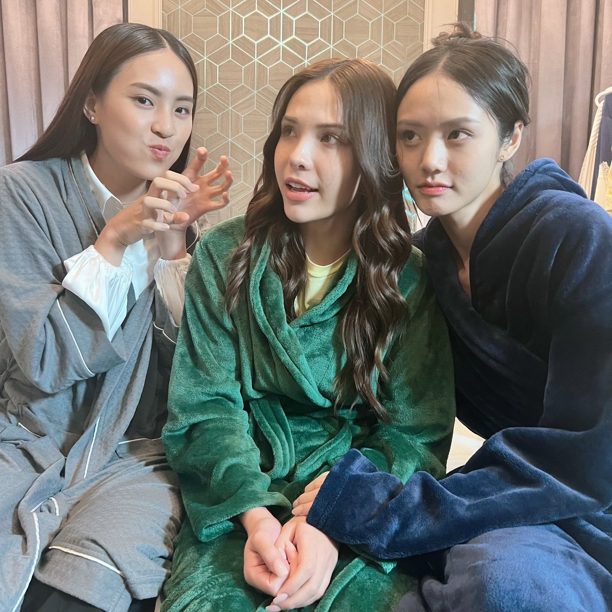 hometown_TH's tweet photo. พักชมสิ่งที่น่ารักๆ สักครู่ค้าบบ😆😘😍

#HarmonySecretQ9
#HarmonySecret https://t.co/eKDEx5hBGv