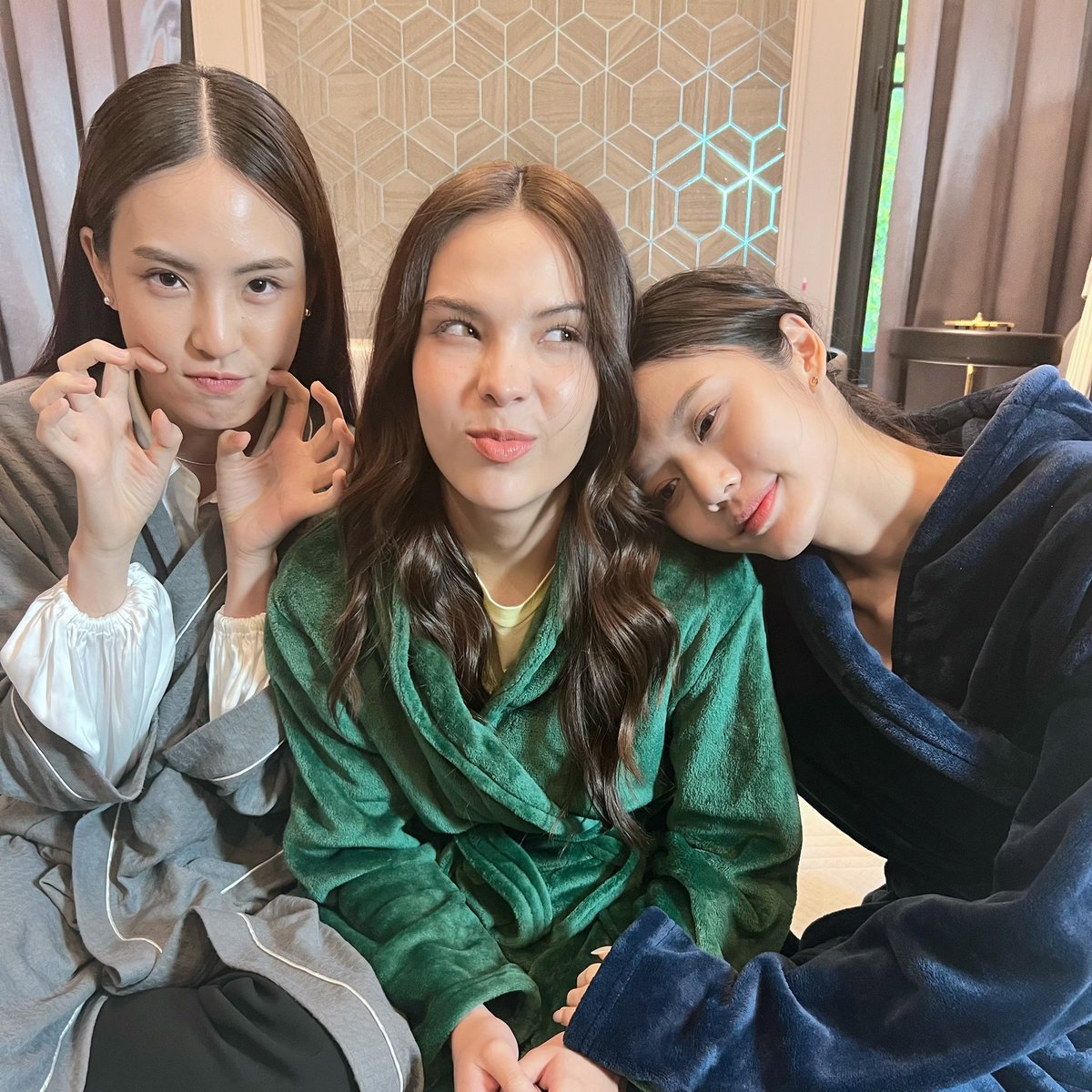 hometown_TH's tweet photo. พักชมสิ่งที่น่ารักๆ สักครู่ค้าบบ😆😘😍

#HarmonySecretQ9
#HarmonySecret https://t.co/eKDEx5hBGv