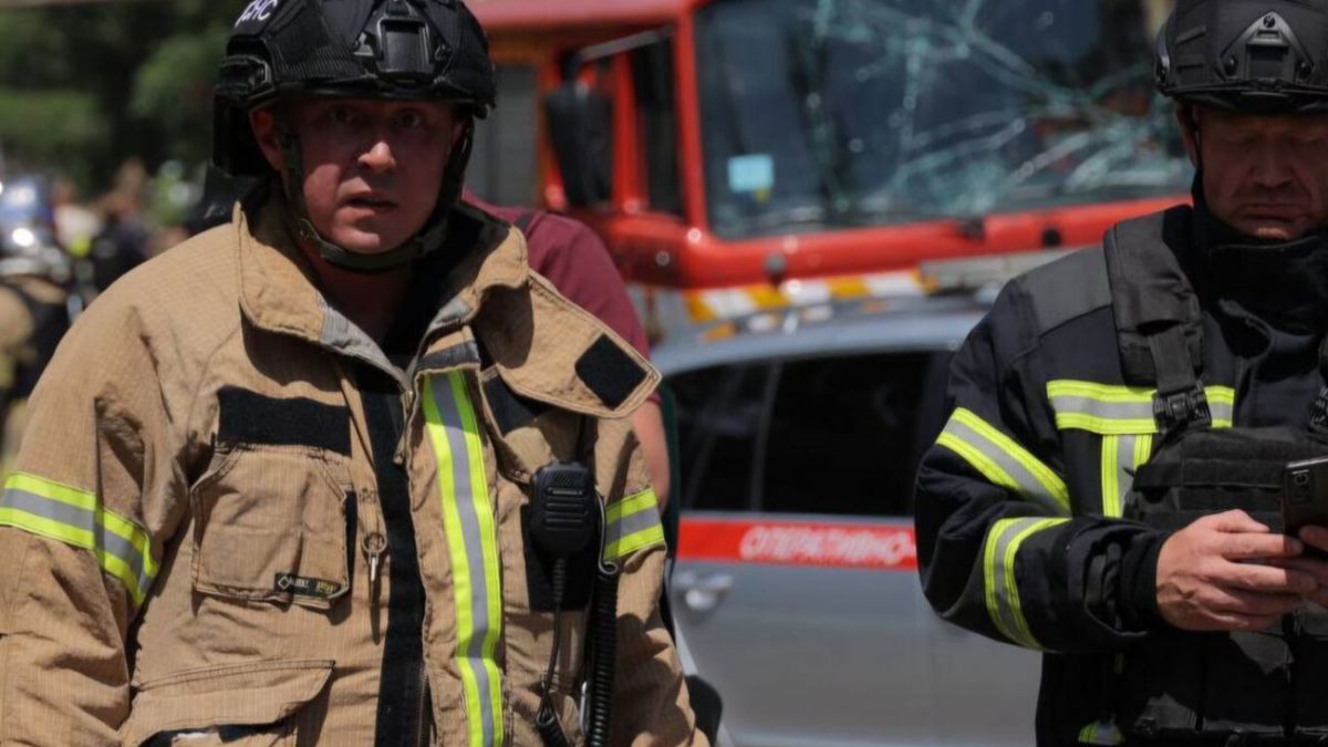 The attack on Dnipro is the Kremlin's terrorist response to diplomacy.

On June 24, Russia launched a brutal strike on the Dnipropetrovsk region—killing at least 20 people and injuring around 300, including 27 children.

▪️ The strike hit educational institutions, hospitals,