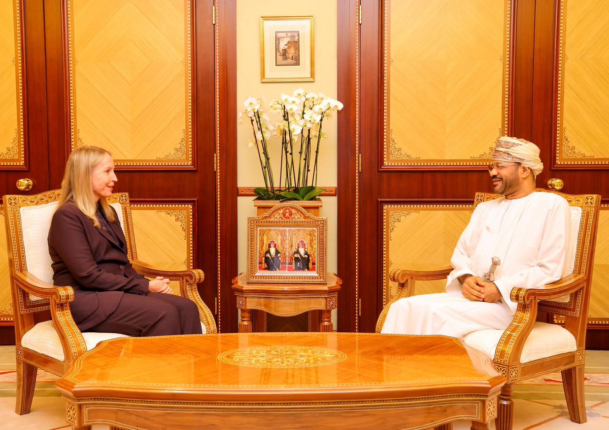 وزارة الخارجية (@fmofoman) on Twitter photo 📸 | استقبل معالي السيد <a href="/badralbusaidi/">Badr Albusaidi - بدر البوسعيدي</a> وزير الخارجية مساء اليوم سعادة ستيلا كلوث، سفيرة مملكة #هولندا المعتمدة لدى سلطنة عُمان، وذلك لتوديعها بمناسبة انتهاء فترة عملها. 📸 | استقبل معالي السيد <a href="/badralbusaidi/">Badr Albusaidi - بدر البوسعيدي</a> وزير الخارجية مساء اليوم سعادة ستيلا كلوث، سفيرة مملكة #هولندا المعتمدة لدى سلطنة عُمان، وذلك لتوديعها بمناسبة انتهاء فترة عملها.
