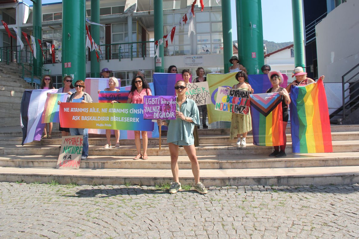 🏳️‍🌈🏳️‍⚧️Fethiye’de ilk Onur haftası yapıldı: Aile bizim dışımızda değil, içimizdedir!

kaosgl.org/haber/fethiye-…