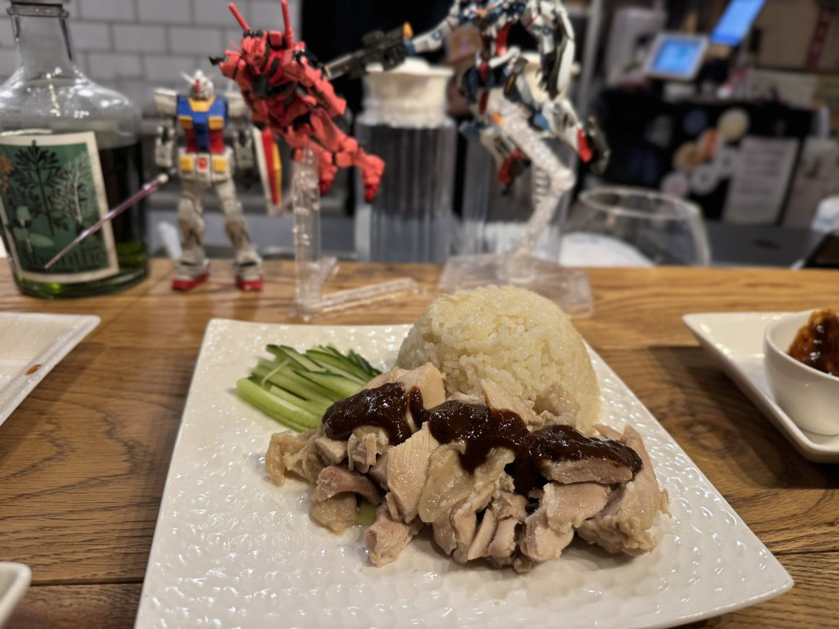 k_kinukawa's tweet image. P2Bのガンダムナイトでカオマンガイと毒入りケーキ食べてる。
うまい。
#GQuuuuuuuX #P2B