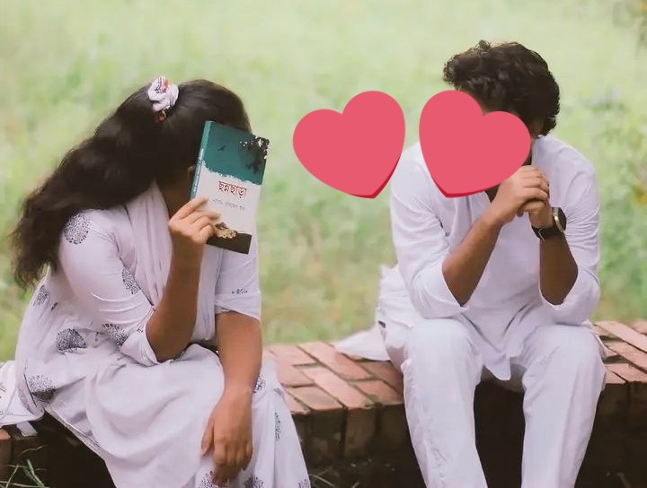 तुम्हारे जाने के बाद हर चीज़ वैसी ही थी...तकिये पर उलझे बाल ,चाय का कप ,और वो किताब ...जिसमें तुम्हारा बुकमार्क...उसी पन्ने पर है
जहाँ तुम मुस्कुराई थीं...मैने कुछ बदला भी नहीं ..
सोचता रहा... शायद इसी बहाने तुम रहो... मेरे आस पास
.......…………………..……….…
_अ|जे|य🕊️