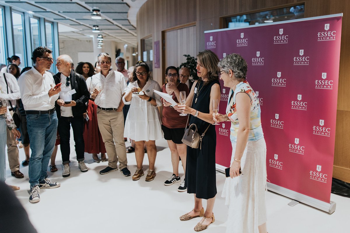 essecalumni's tweet image. 📣 ASSOCIATION |Retour en images et en chiffres sur notre AG du 19 juin, marquée par le passage de témoin entre Olivier Cantet (E87) et Perrine Bismuth (E05) nouvelle présidente d'ESSEC Alumni.

▪️ Moments forts, engagements, perspectives et replay : essecalumni.com/fr/page/assemb…