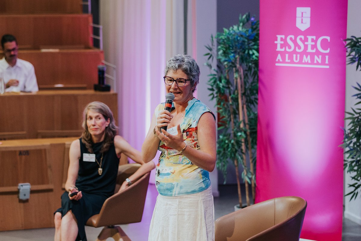 essecalumni's tweet image. 📣 ASSOCIATION |Retour en images et en chiffres sur notre AG du 19 juin, marquée par le passage de témoin entre Olivier Cantet (E87) et Perrine Bismuth (E05) nouvelle présidente d'ESSEC Alumni.

▪️ Moments forts, engagements, perspectives et replay : essecalumni.com/fr/page/assemb…