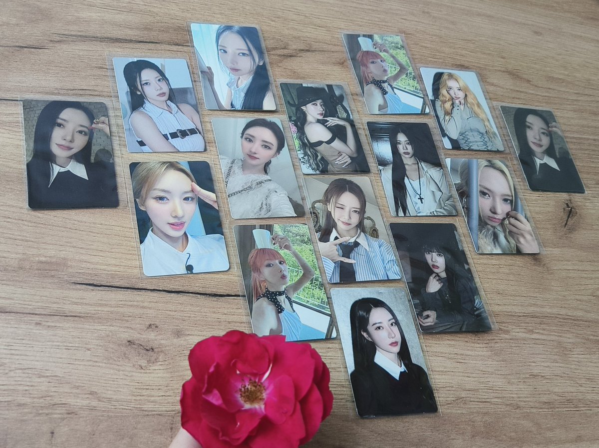 sam_blackrose's tweet photo. Had my first fancall ever and I was so nervous, but they loved the heart and the flower in my hair and Sua called me a princess, so a win I guess? https://t.co/DpoUtr5HcX