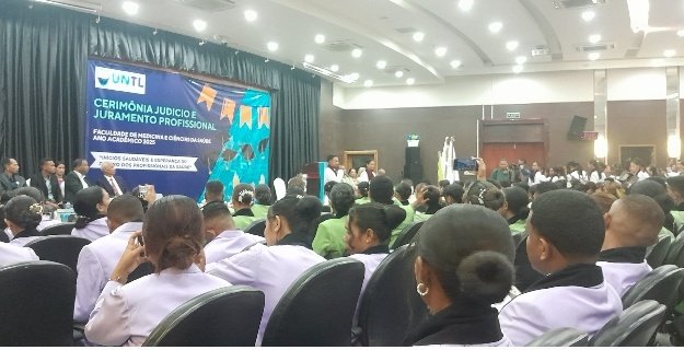 "La graduación es solo el principio de un viaje sin límites".
En emotiva jornada transcurrió la "Cerimônia Judicio e Juramento Profissional" de la Facultad de Medicina y Ciencias de la Salud de la UNTL🇹🇱 del Año Académico 2025.
#ESM 🇨🇺🇹🇱
#BMCTL 
#CubaCoopera