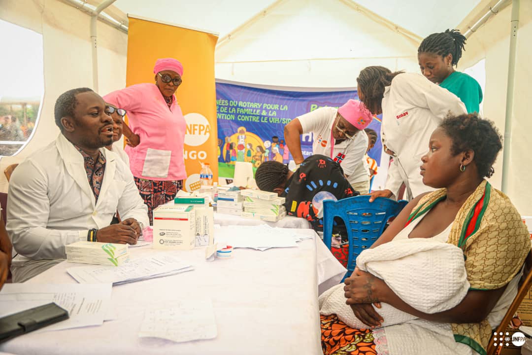 UNFPARDC's tweet photo. Journées Rotariennes de Santé Familiale à Pakadjuma & Kingabwa avec l’appui de #UNFPA et ses partenaires #SSR.
✅ Au total, 545 bénéficiaires de méthodes de #PF, dont 176 nouvelles adhérentes
✅ Environ 1 500 femmes et filles ont été sensibilisées
#SantéPourTous #RFHA https://t.co/ZwJPj9fCnk