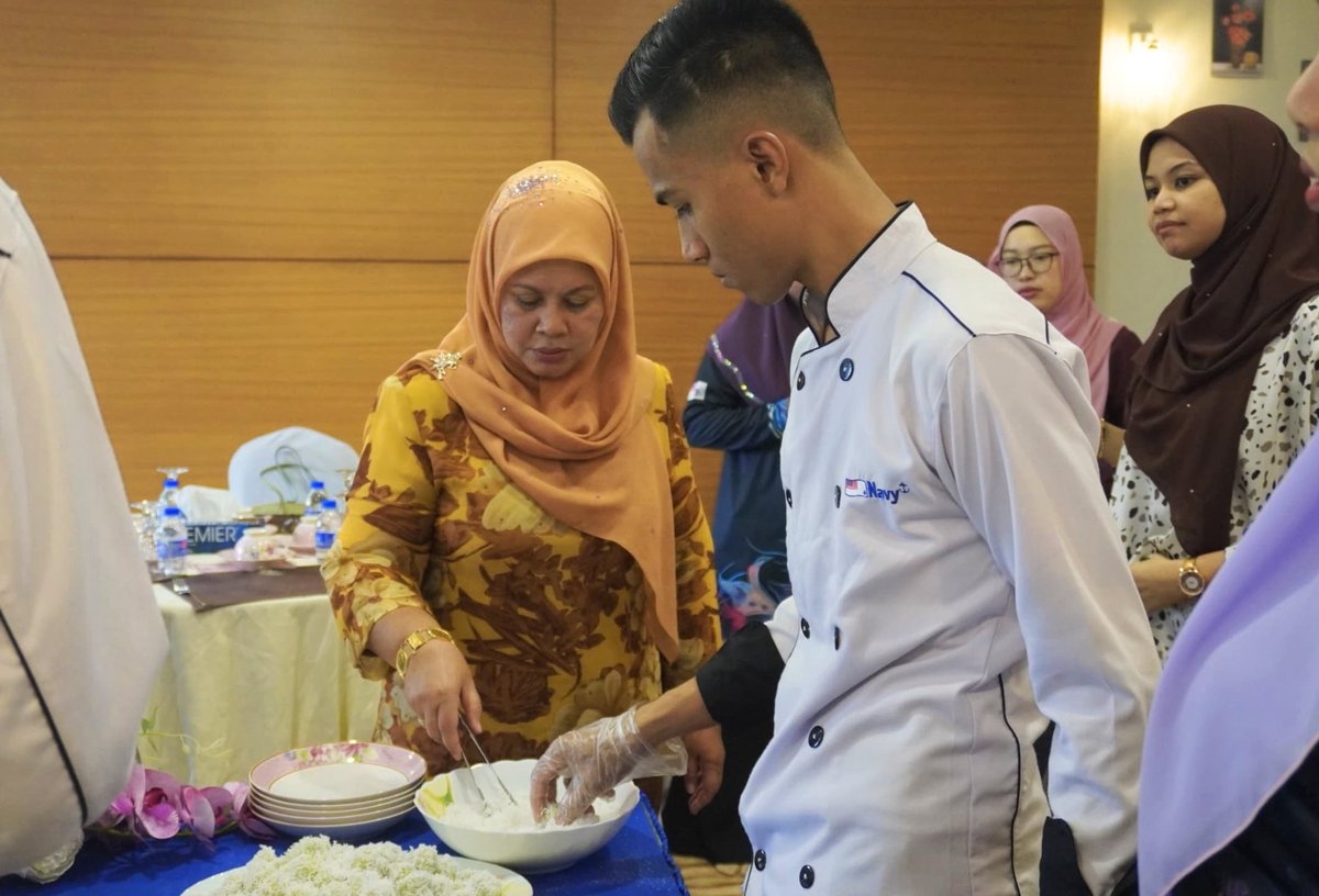 24 Jun – Demonstrasi Masakan Kuih Berasaskan Daun Pandan iaitu Buah Melaka telah disempurnakan oleh Pengerusi BAKAT Laut PTJB, Puan Khadijah binti Melan. Aktiviti ini adalah membantu ahli BAKAT untuk lebih kreatif dalam penghasilan kuih tradisional.

facebook.com/share/1AfFuTfS…