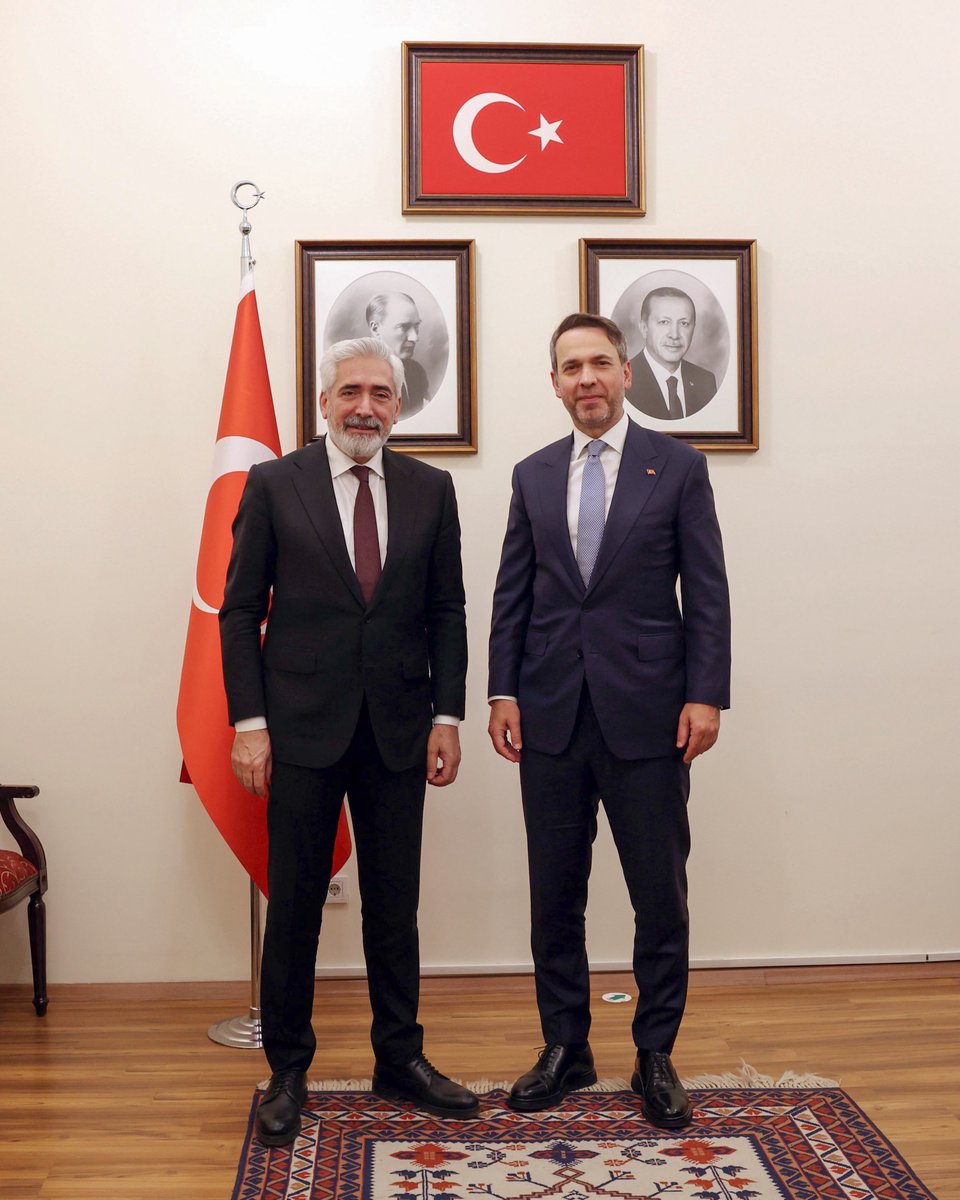 Enerji ve Tabii Kaynaklar Bakanımız Sn. Dr. Alparslan BAYRAKTAR ile Gazi Meclisimizde bir araya geldik.

Görüşmemizde; Diyarbakır’ımızın temel enerji sorunlarını, vatandaşlarımızdan gelen talepleri ve şehrimizin öncelikli ihtiyaçlarını Sayın Bakanımıza ileterek, devam eden