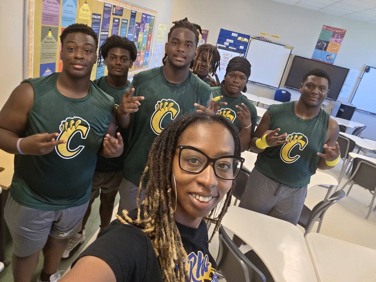 Rockette_Rogers's tweet image. Thank you to the student-athletes for helping! Community Service is very important
@Carver_FB