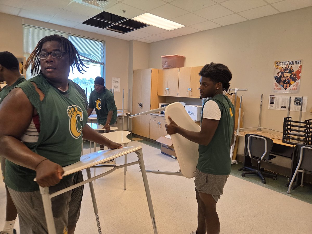 Rockette_Rogers's tweet image. Thank you to the student-athletes for helping! Community Service is very important
@Carver_FB