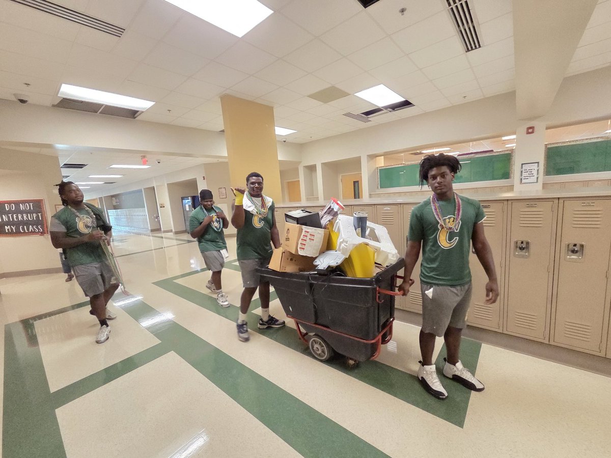 Rockette_Rogers's tweet image. Thank you to the student-athletes for helping! Community Service is very important
@Carver_FB