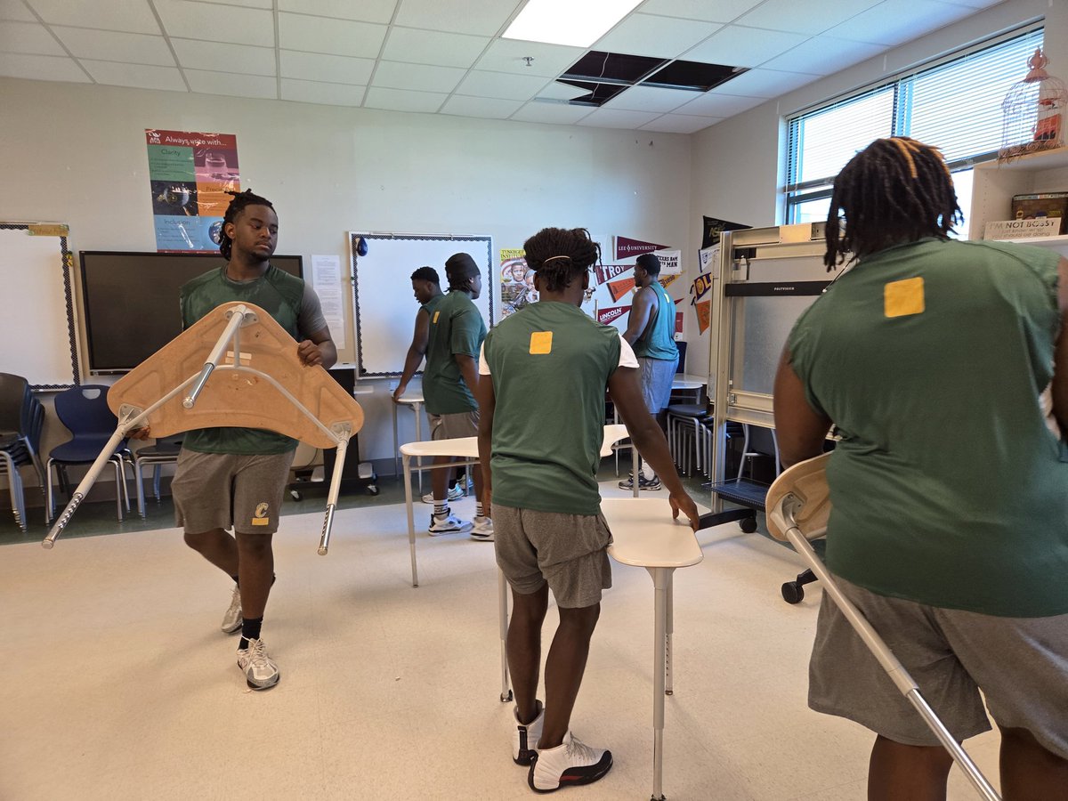 Rockette_Rogers's tweet image. Thank you to the student-athletes for helping! Community Service is very important
@Carver_FB