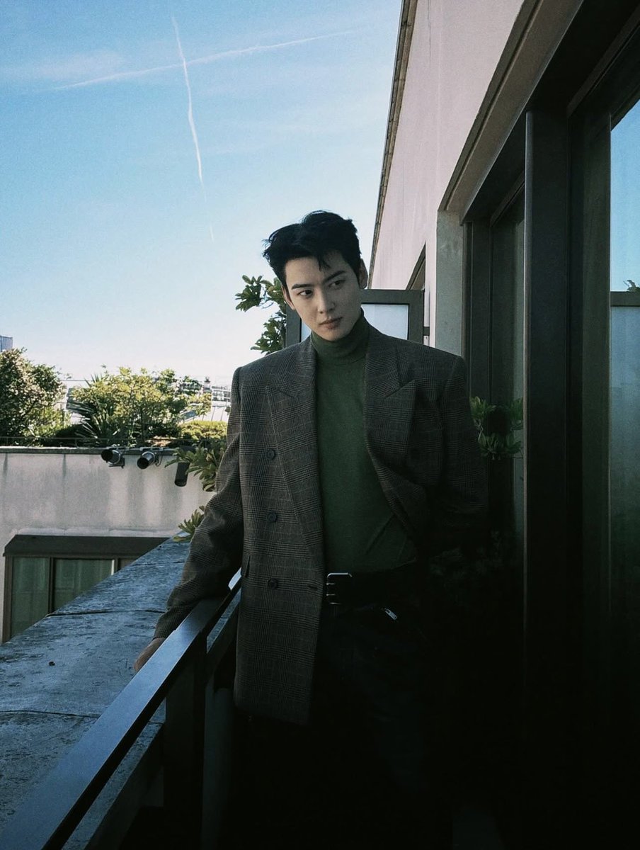cewpics's tweet photo. Eunwoo IG update:

“YSL💚” https://t.co/7YYvMRHTLa