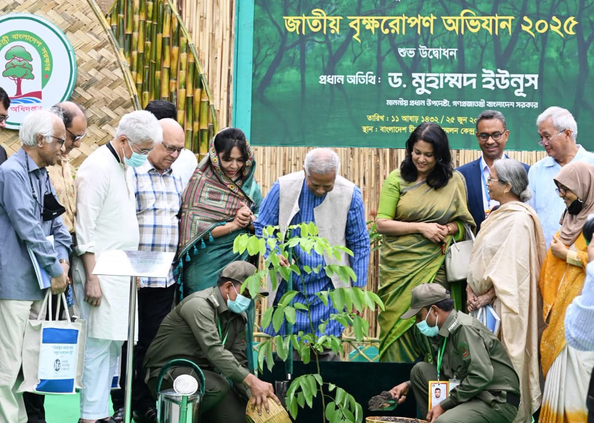 BDHCLondon's tweet image. The inaugural ceremony of World Environment Day, as well as the National Tree Plantation Campaign and National Tree Fair, was graced by the @ChiefAdviserGoB , Professor Muhammad Yunus. The campaign was officially launched by planting a Sonalu (Cassia Fistula) tree.