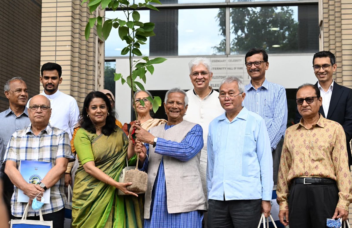 BDHCLondon's tweet image. The inaugural ceremony of World Environment Day, as well as the National Tree Plantation Campaign and National Tree Fair, was graced by the @ChiefAdviserGoB , Professor Muhammad Yunus. The campaign was officially launched by planting a Sonalu (Cassia Fistula) tree.