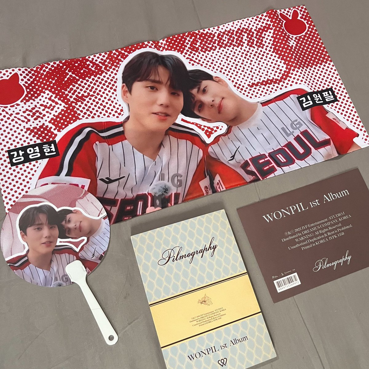 giveaway time only for ina myday !!!! 🎀🧸

— 2 winner :
♡ 1 album pilmography fullset (unsealed)
♡ 1 cheering kit youngpil (slogan+handfan)

— rules: 
♡ rt + like
♡ must be my moots or followers
♡ no GA hunter acc

good luck! end tba💗💗