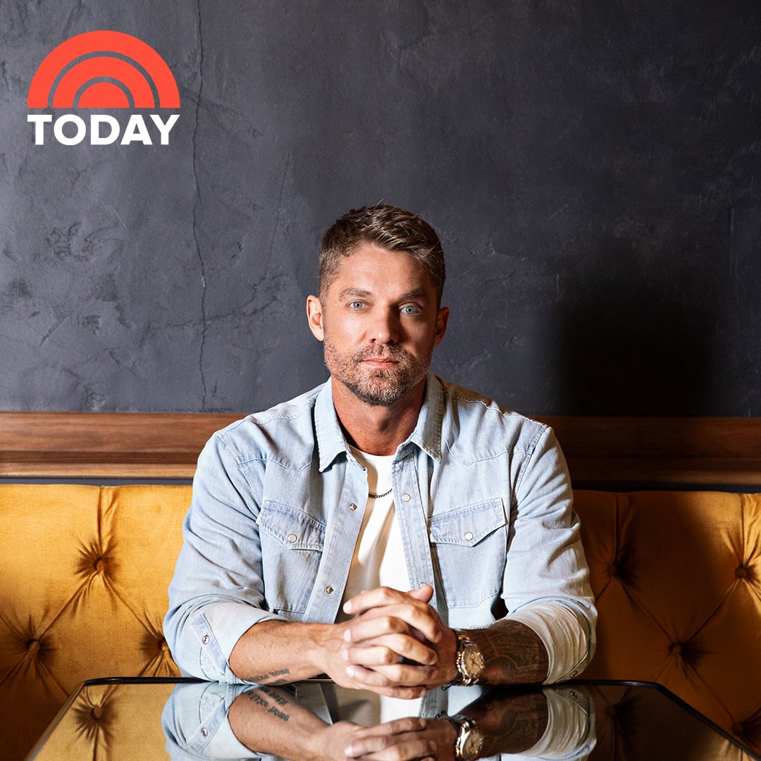Brett Young tweet media