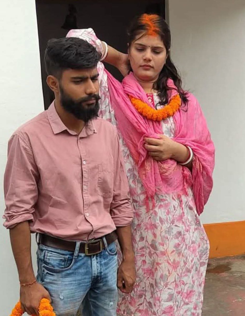 karanydv165's tweet photo. कथा करना यादव का काम नहीं है, लेकिन अपने चाची से शादी करना दु&amp;बे का काम है.!

वाह रे पाखंडी...😷 https://t.co/lC23JM2ZLD