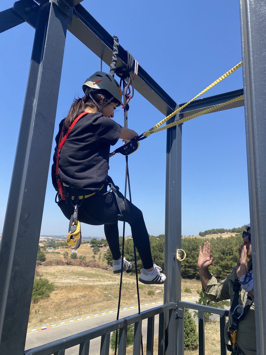 phoebe_121's tweet image. 📌Bir eğitimin başarılı olabilmesinde

1. Eğitmenin Kalitesi

2. Öğrencinin Motivasyonu ve Azmi

En önemli unsurlardır. Gerisi lafügüzaf 💙

#technicalrescue #teknikkurtarma #iplerisim #ropeaccess #searchandrescue