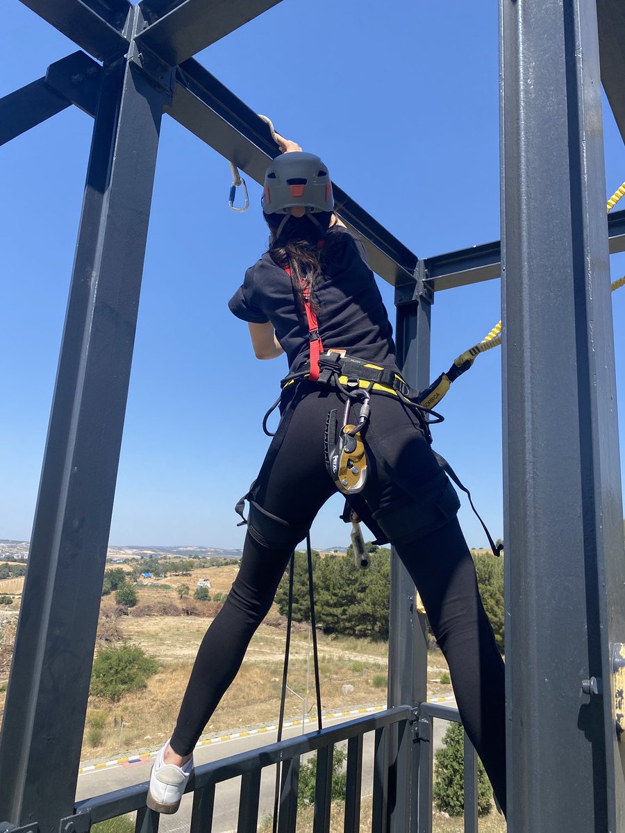 phoebe_121's tweet image. 📌Bir eğitimin başarılı olabilmesinde

1. Eğitmenin Kalitesi

2. Öğrencinin Motivasyonu ve Azmi

En önemli unsurlardır. Gerisi lafügüzaf 💙

#technicalrescue #teknikkurtarma #iplerisim #ropeaccess #searchandrescue