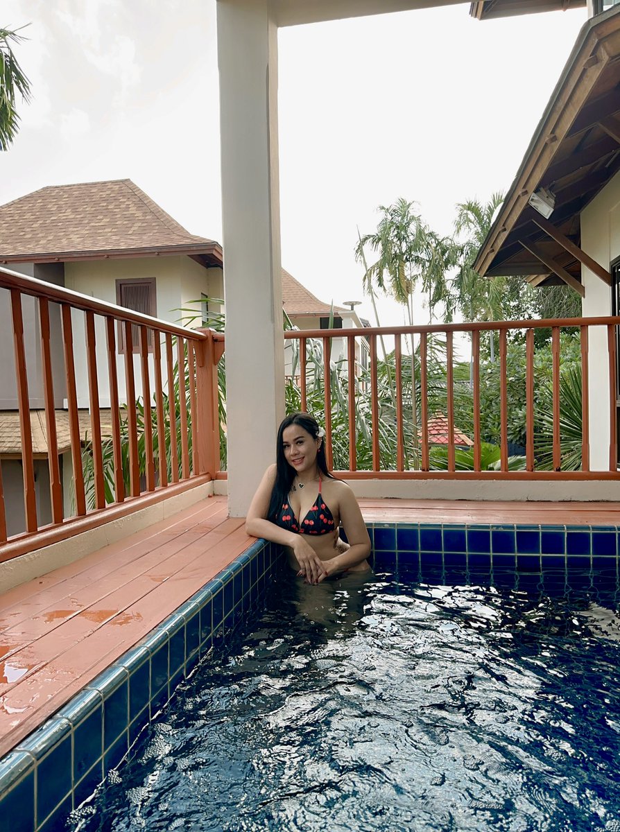 moon55823695's tweet photo. Gone exploring🏖️. 🍒will be back to work in 3 weeks with stories, sunburns, and a full camera roll.#Samui🏝️ https://t.co/71GRlXAElM