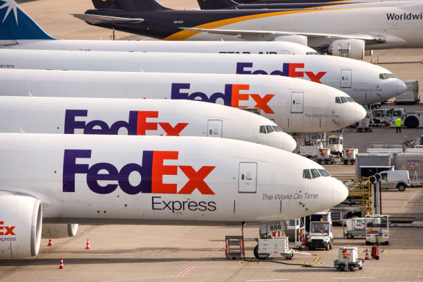 🚨 BREAKING : FedEx in calo del 6% a causa di un outlook deludente e delle pressioni tariffarie $FDX