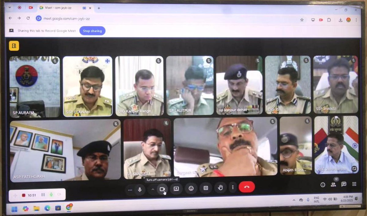 #adgzonekanpur आलोक सिंह द्वारा वीडियो कान्फ्रेंसिंग के माध्यम से पुलिस उपमहानिरीक्षक, कानपुर परिक्षेत्र, कानपुर, पुलिस उपमहानिरीक्षक, झॉसी परिक्षेत्र, झॉसी एवं जोन के समस्त वरिष्ठ/पुलिस अधीक्षकों के साथ अपराध नियंत्रण, आगामी त्योहार भगवान जगन्नाथ रथयात्रा महोत्सव (1/2)
