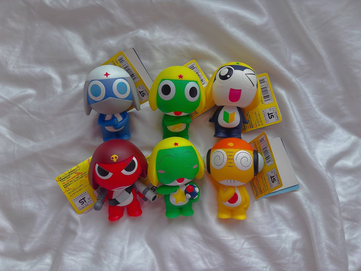 ケロロ小隊グッズがクレゲにでたり一番くじになったり盛りだくさんな2025年最高😭コレクションの写真たくさん撮りたいのに時間なすぎ問題😮‍💨こちらお気に入りちゃん達🐸💚