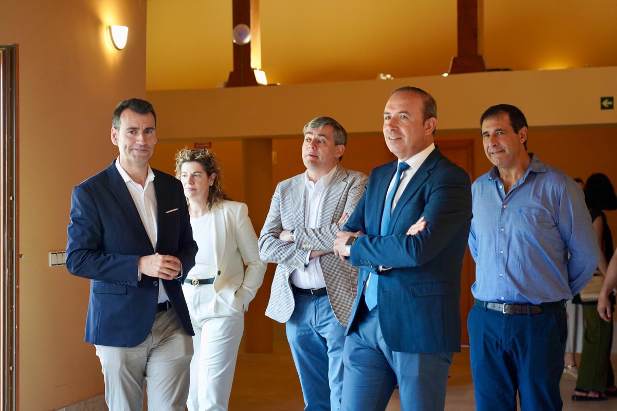 Turismo Valladolid (@turvalladolid) on Twitter photo 🏡💼 La <a href="/Dip_Va/">DiputaciónValladolid</a> y la <a href="/EpAlcazaren/">Escuela de Profesionales Alcazarén</a> inauguran el nuevo espacio de La Casona de Montealegre, que impulsará la #FormaciónProfesional en el medio rural.
🎓 Estudiantes de FP realizarán prácticas reales en este alojamiento turístico y restaurante, dinamizando el entorno y generando 🏡💼 La <a href="/Dip_Va/">DiputaciónValladolid</a> y la <a href="/EpAlcazaren/">Escuela de Profesionales Alcazarén</a> inauguran el nuevo espacio de La Casona de Montealegre, que impulsará la #FormaciónProfesional en el medio rural.
🎓 Estudiantes de FP realizarán prácticas reales en este alojamiento turístico y restaurante, dinamizando el entorno y generando