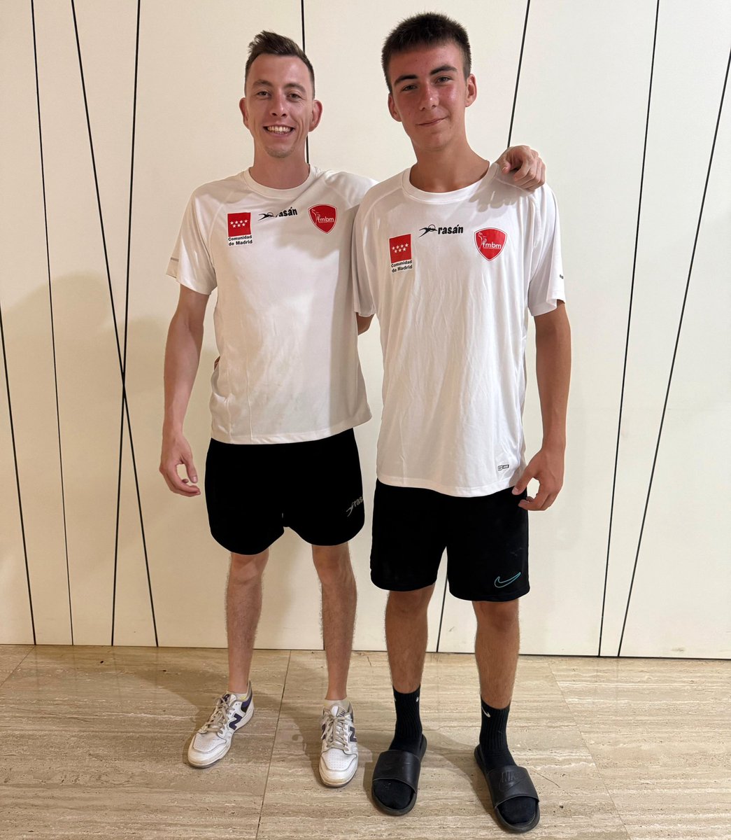 🏆 Finaliza el CESA de playa con una destacada actuación de la <a href="/fedmadridbm/">Fed. Madrileña BM.</a> con 1 Oro y 2 Bronces.
📸 En la foto, nuestros 2 representantes: Álvaro y Pablo, quien ha hecho un gran torneo con su equipo cadete.
👏🏼 ¡Enhorabuena a toda la expedición madrileña!
#LaFuerzaDelVerde 💚💪🏼