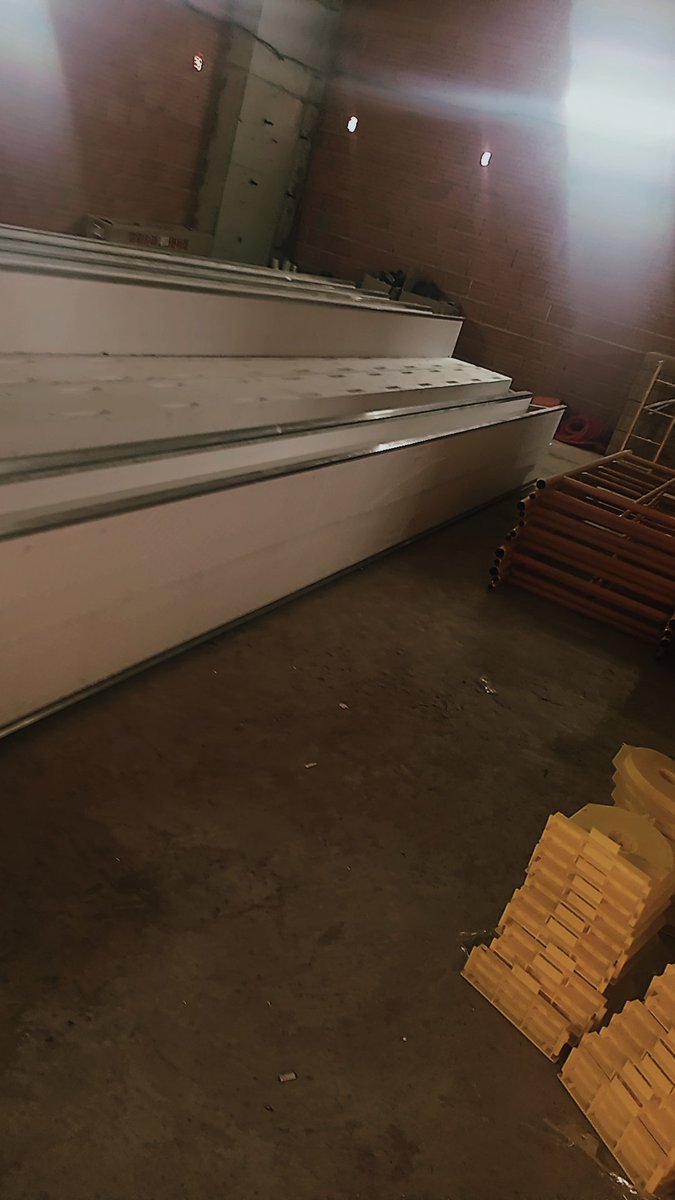 Loyd0015's tweet photo. RC lintels installed for load transfer. Window openings (géseaux) prepped with reservations for accurate shuttering. Hollow block masonry per plans, seismic and thermal standards met.
#construction #CivilEngineering #SiteWork #Masonry #StructuralWork #BuildingSite https://t.co/Xfb5VubSqz