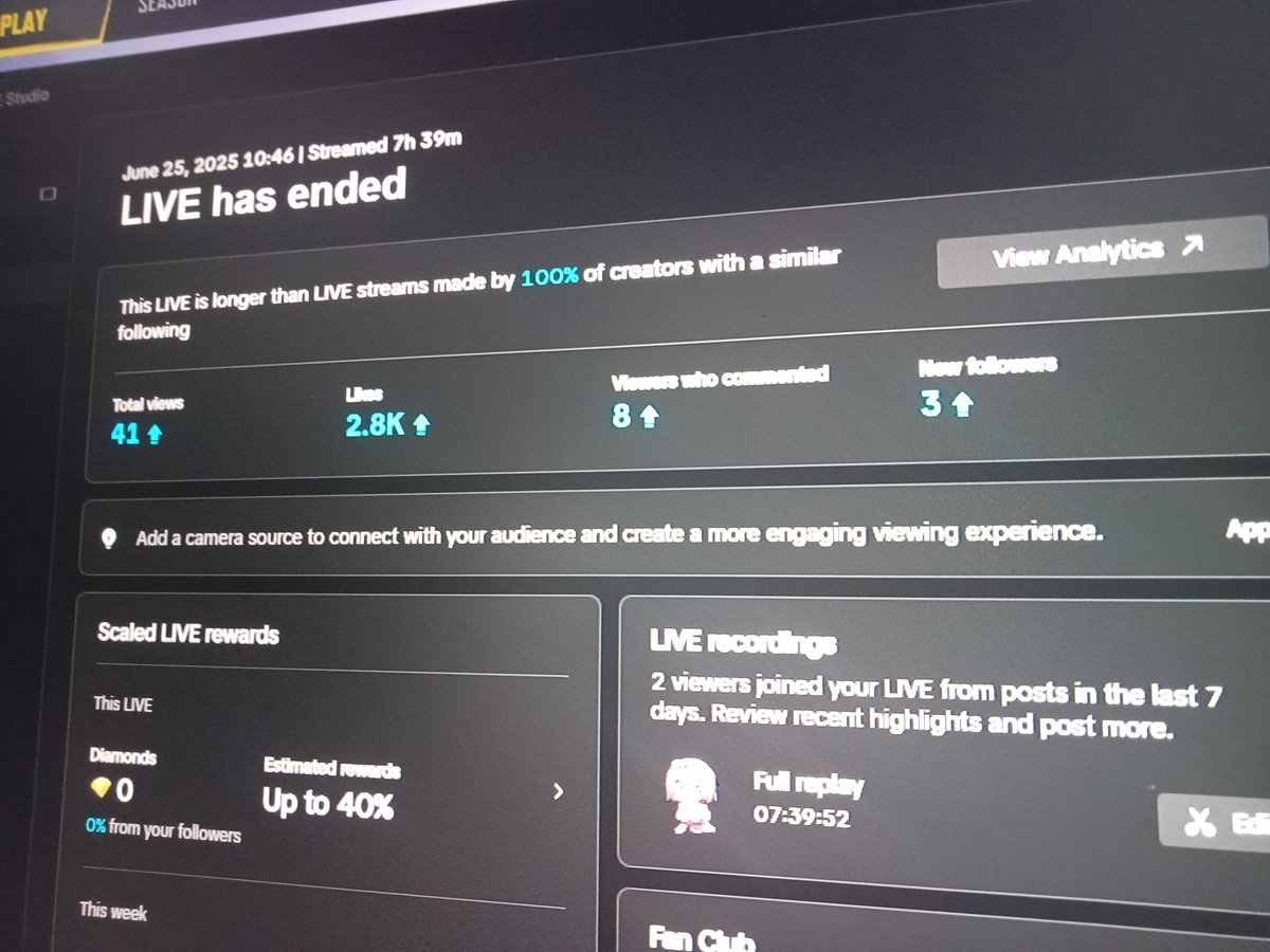 Otsu buat stream hari inii
Besok kita stream roblox di tiktok yaa~

Anying fotonya burem🙂