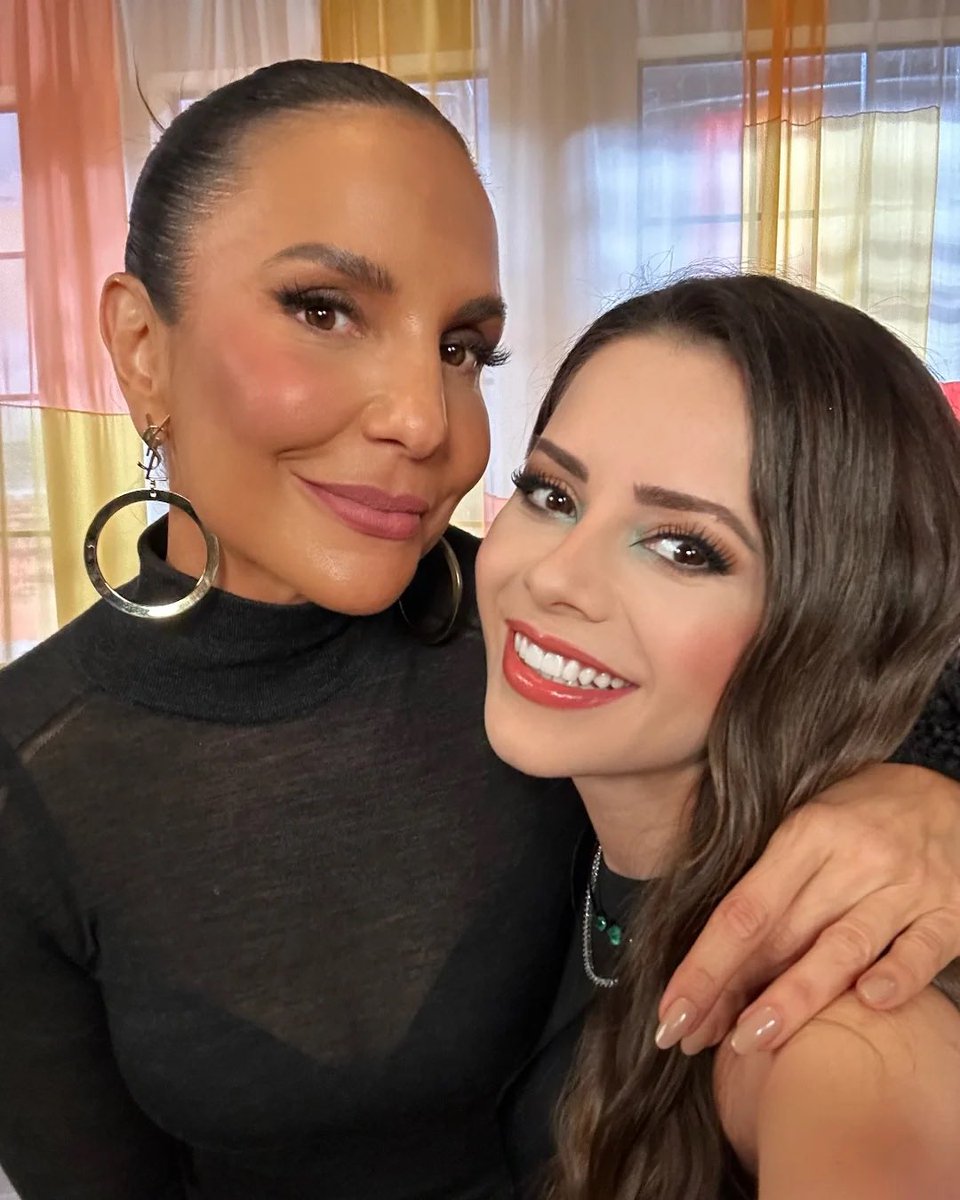 Finalmente chegou o grande dia, a estreia do novo programa da Sandy, “Nesse Canto, Eu Conto”. E a convidada desse primeiro episódio é nada menos que, Ivete Sangalo.
É hoje, às 18h30, no Multishow. Tem mais alguém ansiosa(o) por aí? #NesseCantoEuConto 📺