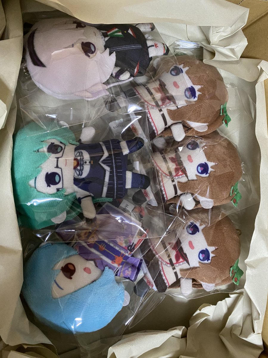 「パペット届いた! 早速クマパーカーを着たみた!! (サイズ大きかったけどかわいい」|OOO@シロ組🌌のイラスト