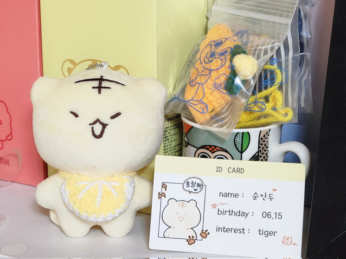 너 쫌 귀엽당?!ㅋㅋ 내 첫 인형이라 뜻깊은데..
심지어 생카리뷰당첨이라니...<a href="/unzip_hoshi/">𝙝𝙤𝙨𝙝𝙞.𝙯𝙞𝙥</a>

생카에서 만난 트친으로부터 나눔받은 턱받이까지 찰떡이자낭😆  기여워엉🫶🏻🫶🏻