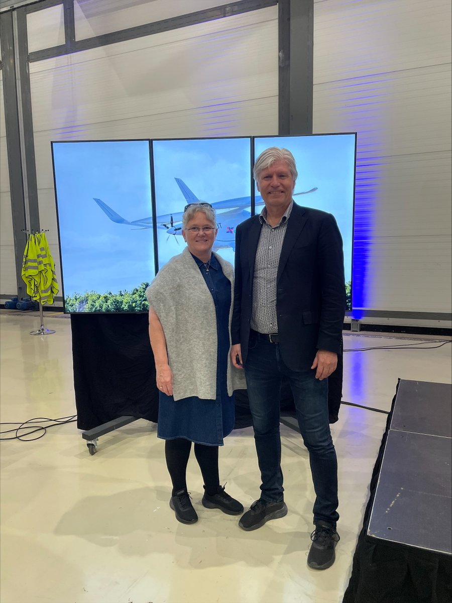 En delegasjon fra Nordisk råd besøker denne uken Rogaland. På Sola fikk utvalget for et bærekraftig Norden orientering om elflysatsingen. De har også besøkt Kårstø, Nysnø og Stavanger kommune.