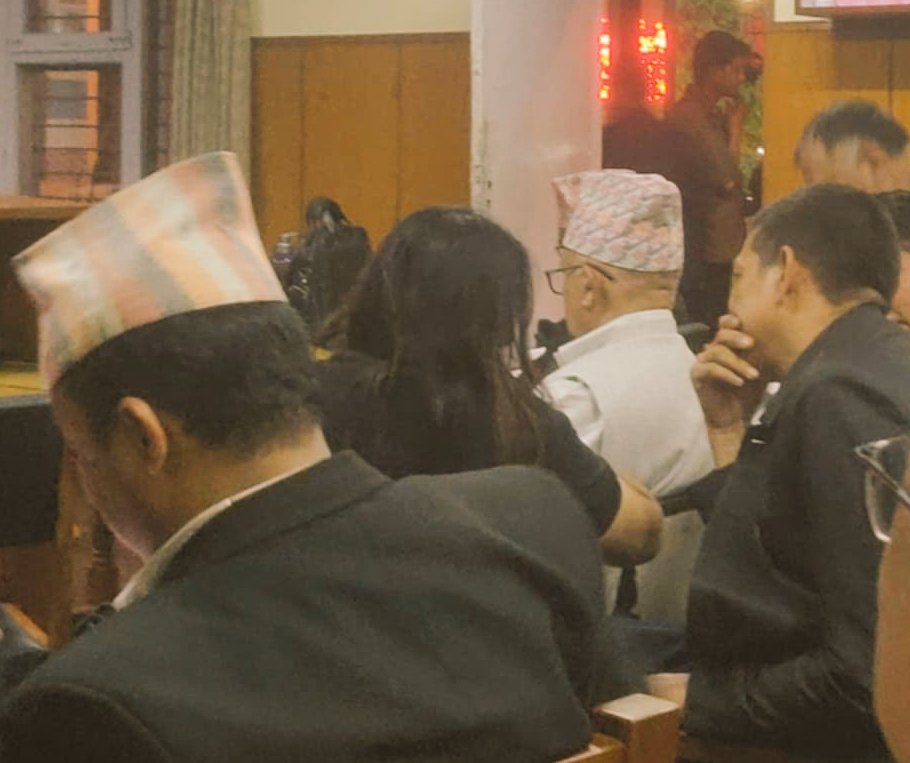 न्यायलयको कठघरामा !!!

पुर्व प्रधानमन्त्री माधव नेपाल बिरूद्दको मुद्दामा थुनछेक बहस सकिएको छ, नेकपा एकीकृत समाजवादीका अध्यक्ष नेपाल ईजालसमा बसेर आदेशको प्रतिक्षामा छन्।

न्यायधिसले पतञ्जली प्रकरणमा थुनामा पठाउछन कि धरौंटीमा छाडछन् ? प्रतिक्षाको बिषय रहयो ।