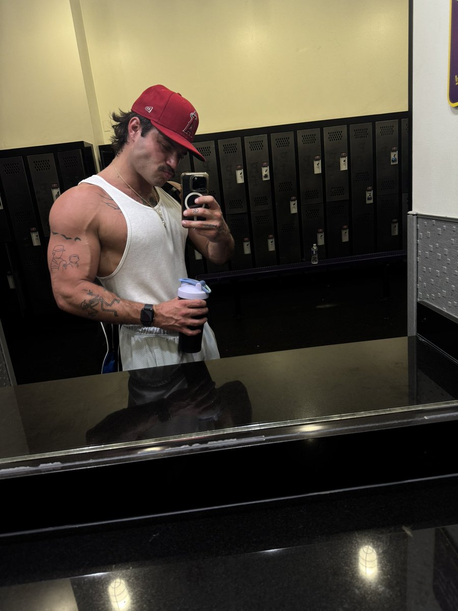 ZachCrean's tweet photo. Solid push day 💪🏽 https://t.co/F7Brso7i0Z