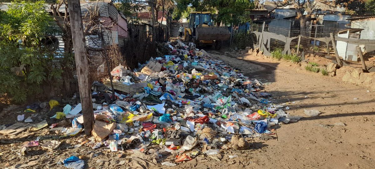Our City of Andries Tatane team is at Phomolong /Mshongoville informal settlement Atteridgeville ward 71 we want a clean City of Tshwane #EFFInGovernment