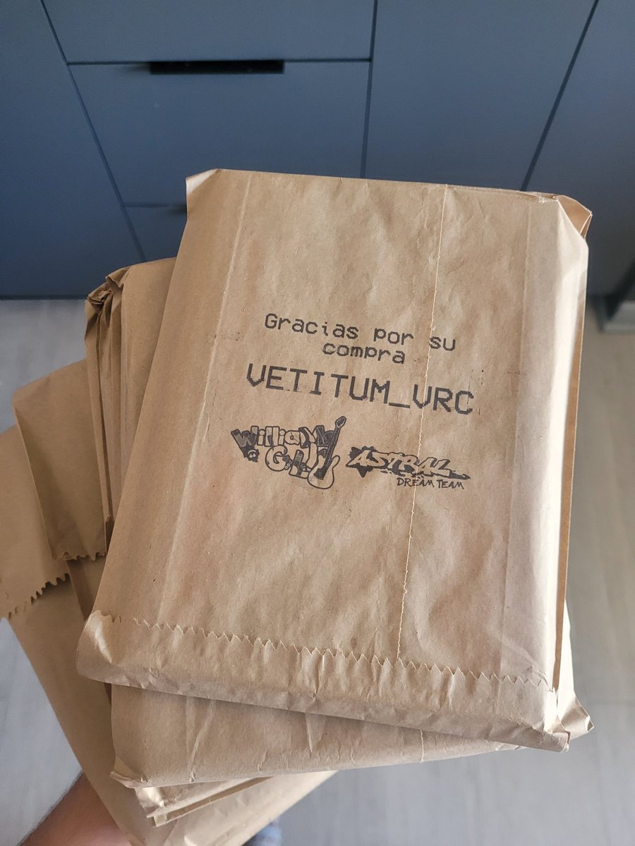 TENEMOS COPIAS AUN PARA VENDER AQUI EN SANTIAGO!!!

AHI VAMOOOOOS