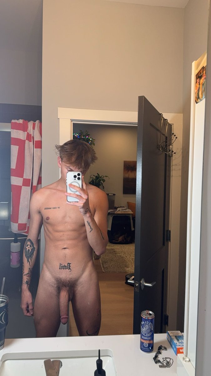 Do we like big dicks on the hairy side? 😏