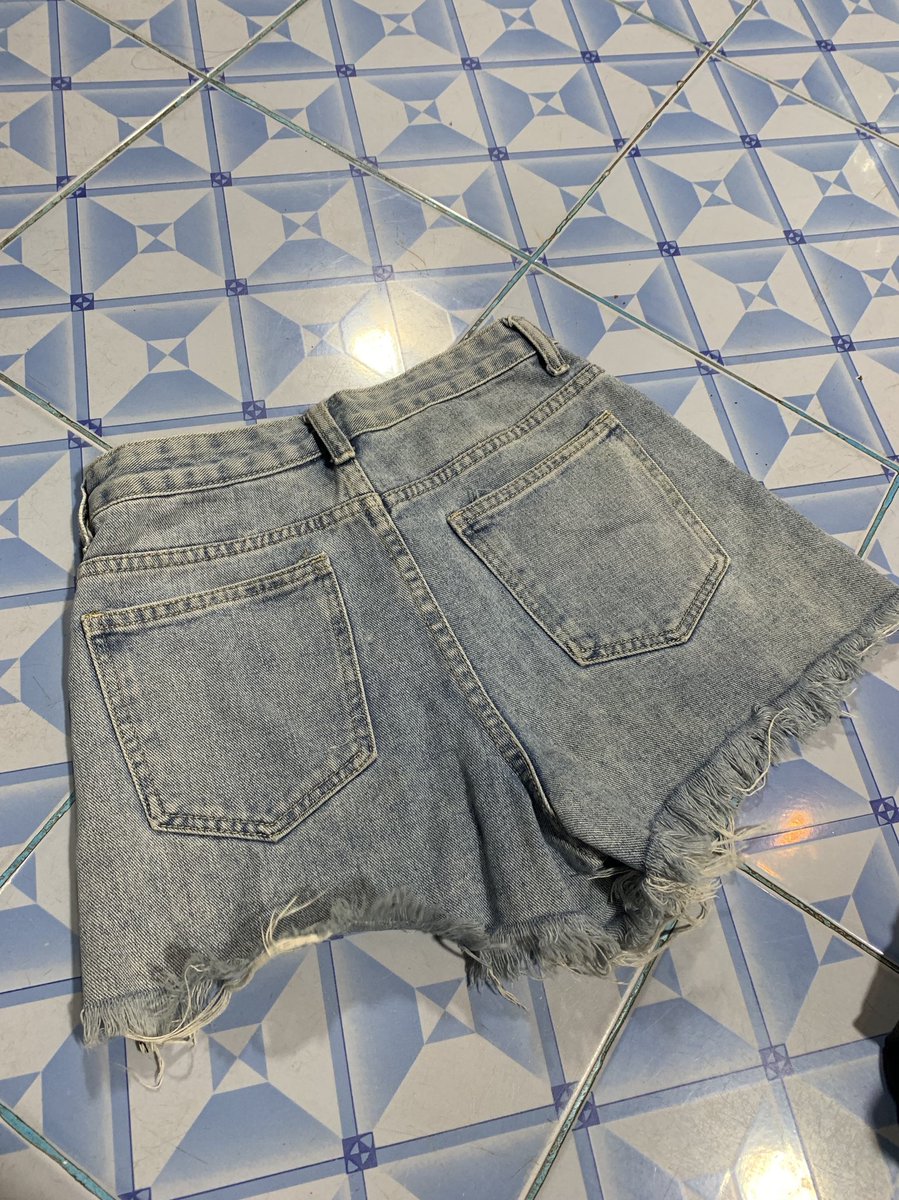 madmad_1414's tweet photo. ขาสั้น เอว26 ยาว12
50฿ https://t.co/iQXYN2tDHV