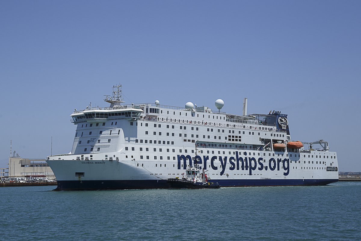 puertodecadiz's tweet photo. El buque hospital GLOBAL MERCY llega al Puerto de #Cádiz
#GlobalMercy
#BuqueHospital
#PortsofSpain
#shipimages https://t.co/RREGVTxMvo