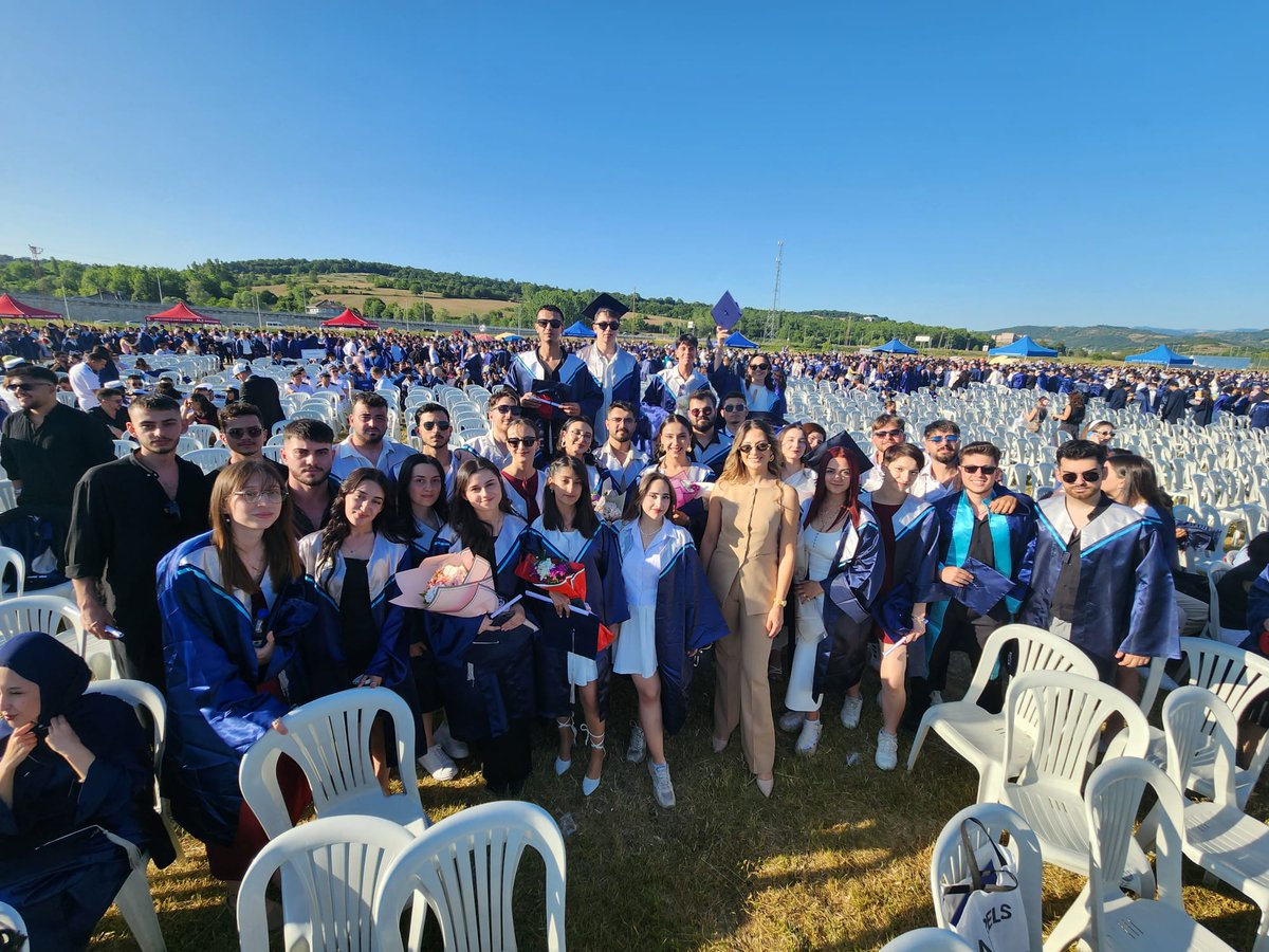 2. sınıf öğrencilerimiz mezun oldu. Tüm öğrencilerimize hayat boyu başarılar dileriz...
tasarim.bartin.edu.tr/haberler/2.-si… 
<a href="/baruedutr/">Bartın Üniversitesi</a>
<a href="/profdraakkaya/">Prof. Dr. Ahmet AKKAYA</a>
<a href="/bartin_myo/">Bartın Üniversitesi Bartın Meslek Yüksekokulu</a>
<a href="/r_arslan02/">Ramazan ARSLAN</a>
<a href="/muratsariart/">murat sari</a>
<a href="/AySevvalAy/">Şevval Ay Güneş</a>
<a href="/sahinndursun/">Şahin Dursun</a>
<a href="/msemih_saraoglu/">MustafaSemihSaraoğlu</a>