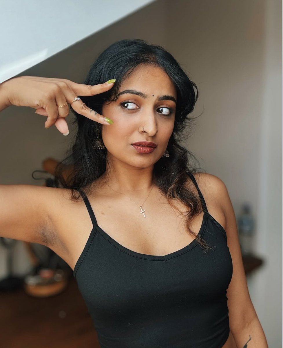 Hotties369's tweet photo. Eyes and Armpit 😋🤤 https://t.co/qVlIWVt3vX
