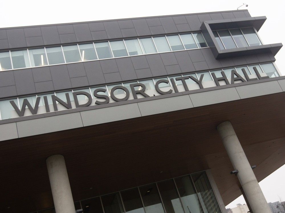 TheWindsorStar's tweet image. High school friend of Windsor mayor oversees wife's department; councillor's push for hiring review fails windsorstar.com/news/local-new…