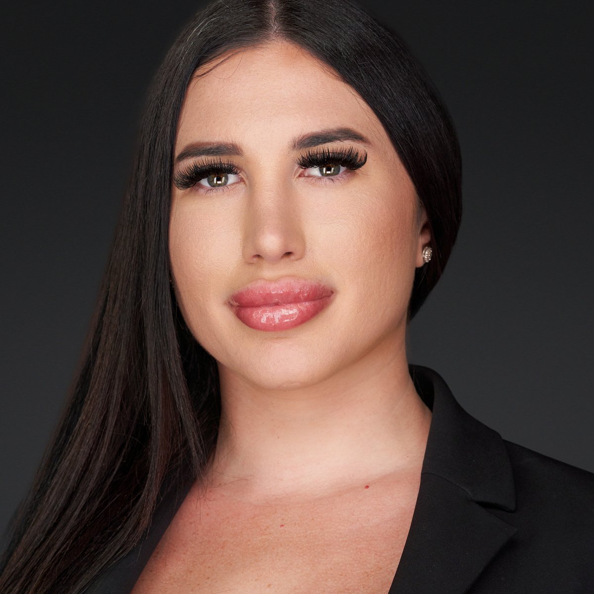 CHRISHEADSHOTS's tweet image. sellingwithnori is proving that a headshot is more than just a picture – it’s a statement! Ready to make your mark? 💼📸

👉 Reserve your session at chrisheadshots.com

#HeadshotMastery #ConfidenceInFrame #StandOutProfessionally #ImageUpgrade #BrandBuilding #PersonalBranding